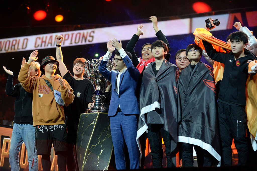 S9赛季结束了，我们继续着关于《英雄联盟》的新故事