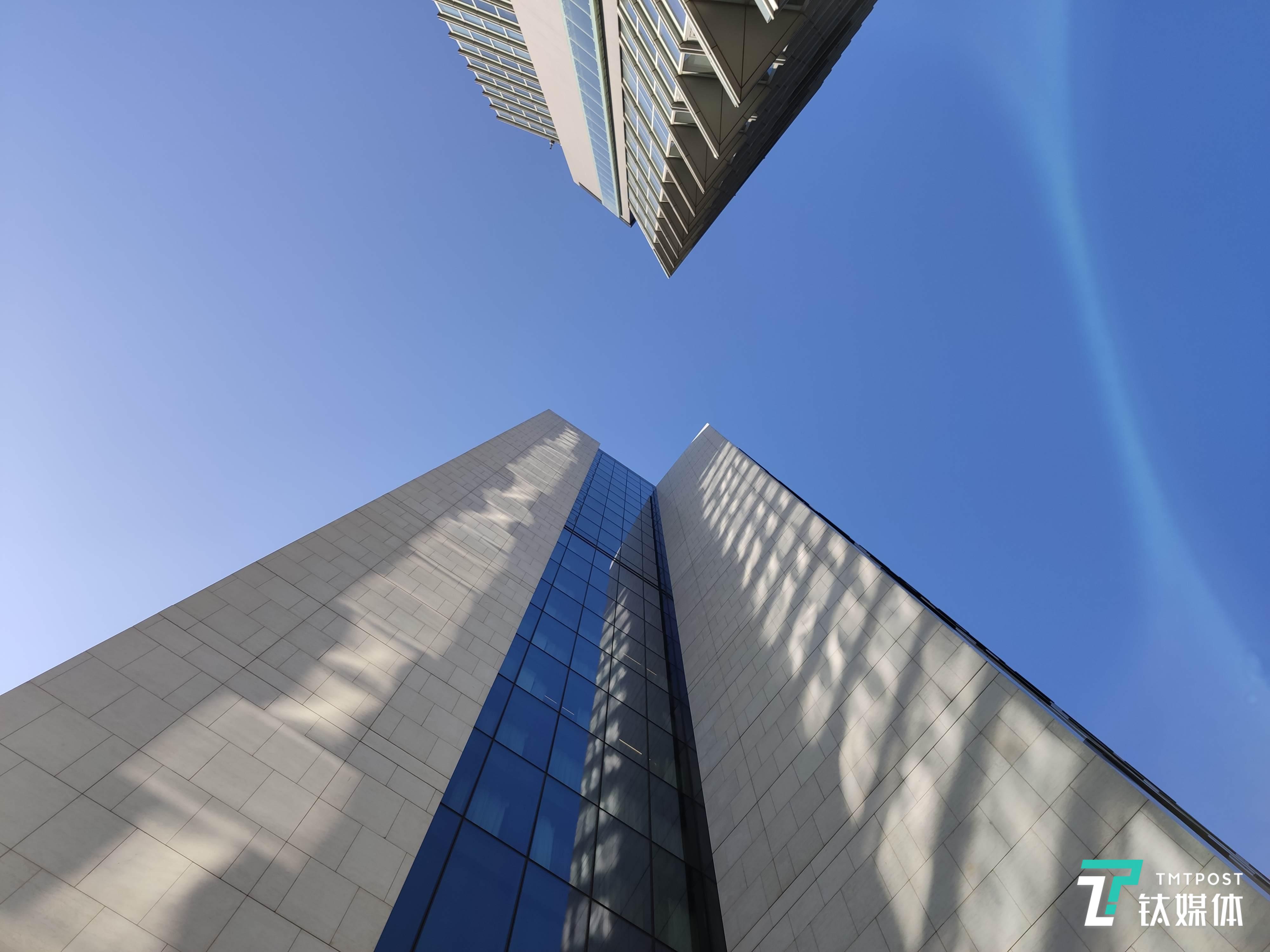 快门速度:1/1600秒 光圈:f/1.75 焦段:4.75毫米
ISO:112