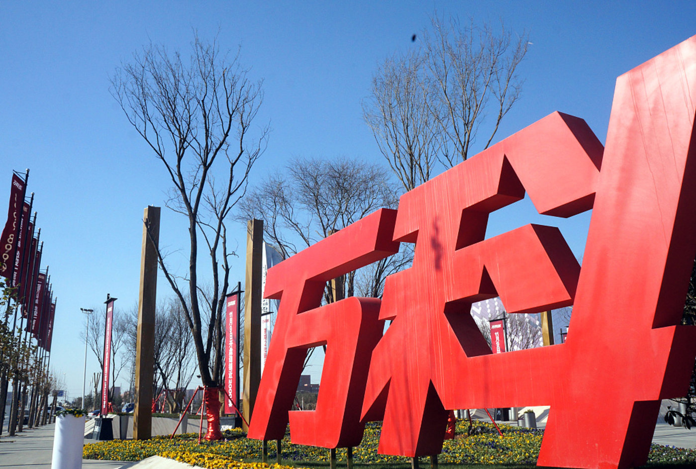 【钛晨报】万科回应王石“泄密”：他未掌握公司业绩的内幕信息；爱彼迎二季度息税前亏损约1亿美元；腾讯拟采纳受限制股份奖励计划