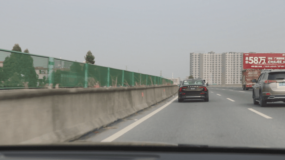 高速路况行驶