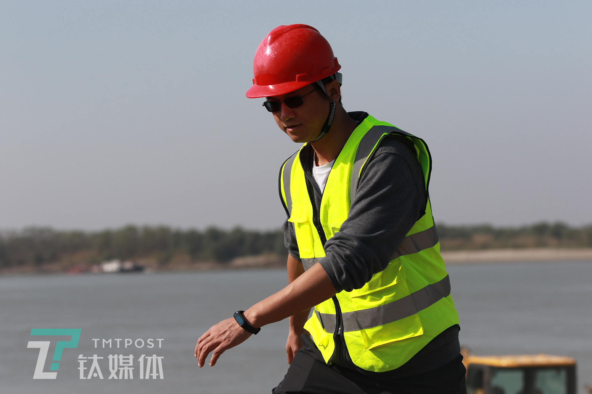 机械指挥官CEO刘兆萄在客户工地。