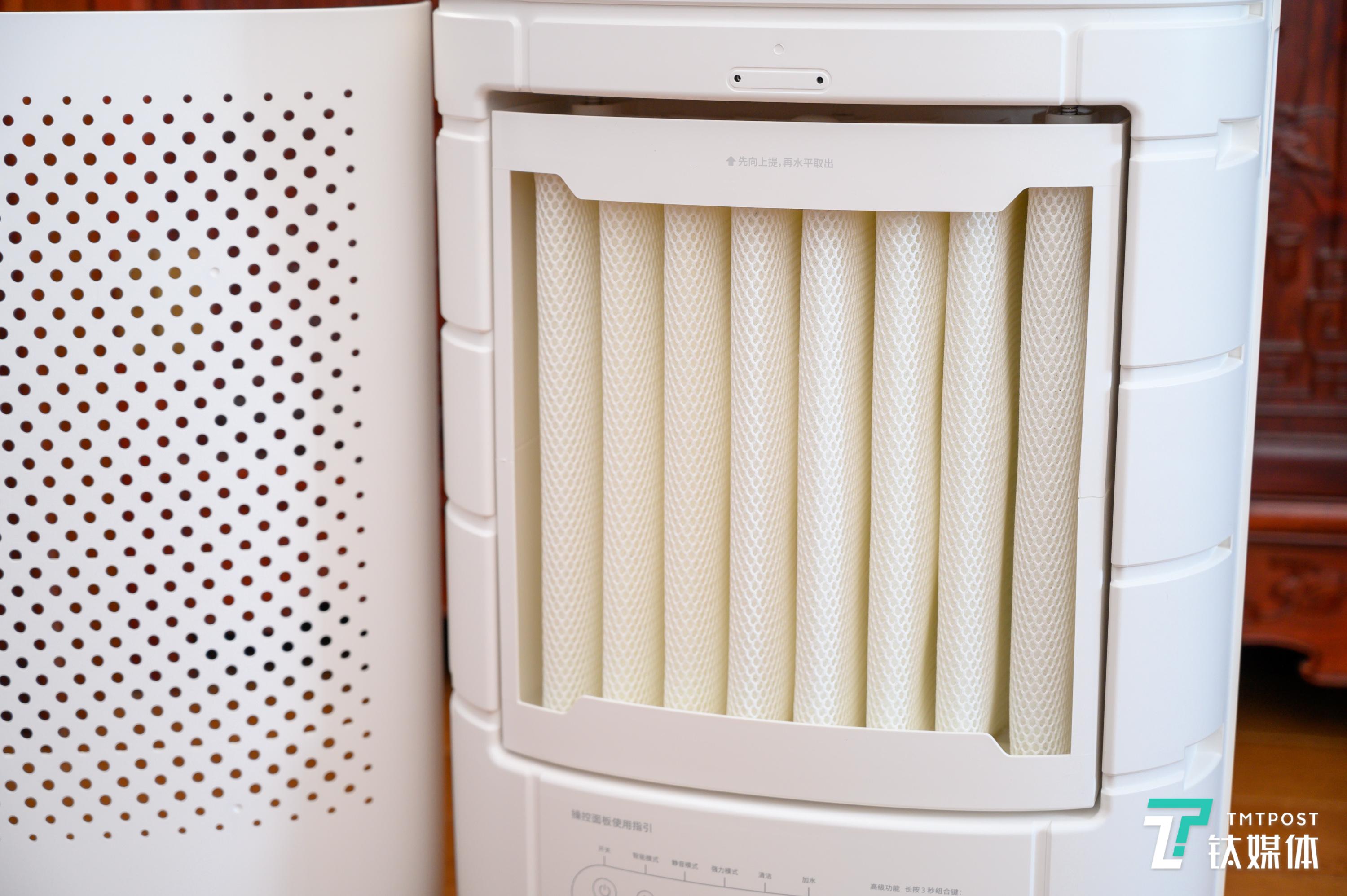 前盖打开后的加湿结构