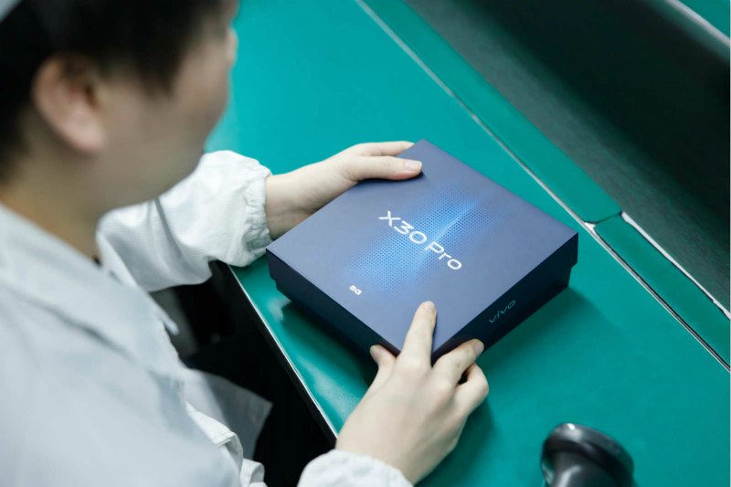 “5G 国民旗舰手机”vivo X30系列发布，3298元起售丨钛快讯