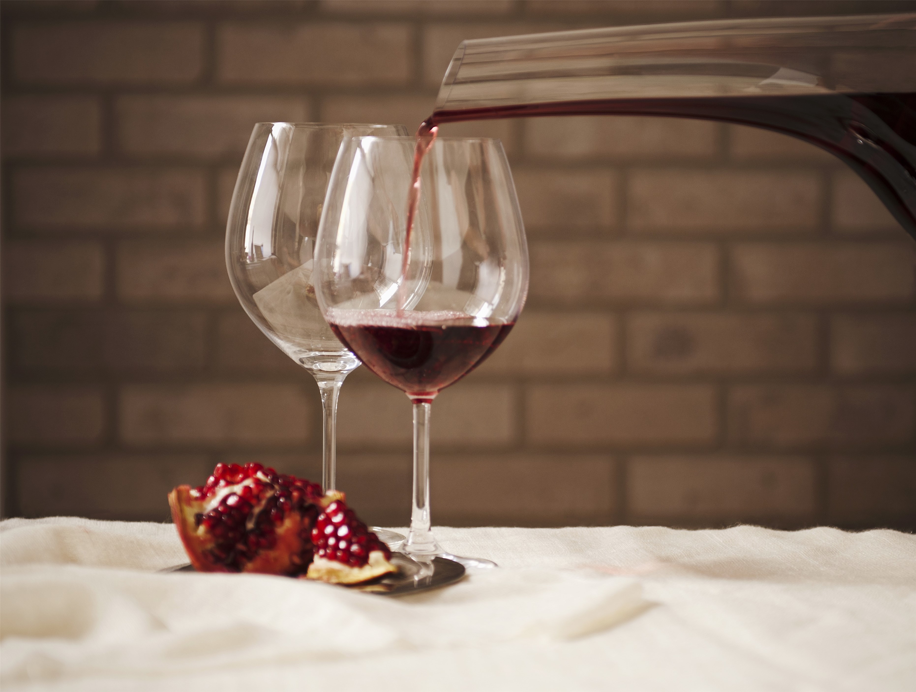 酒瓶中的战争，谁是下一瓶被拿起的葡萄酒？