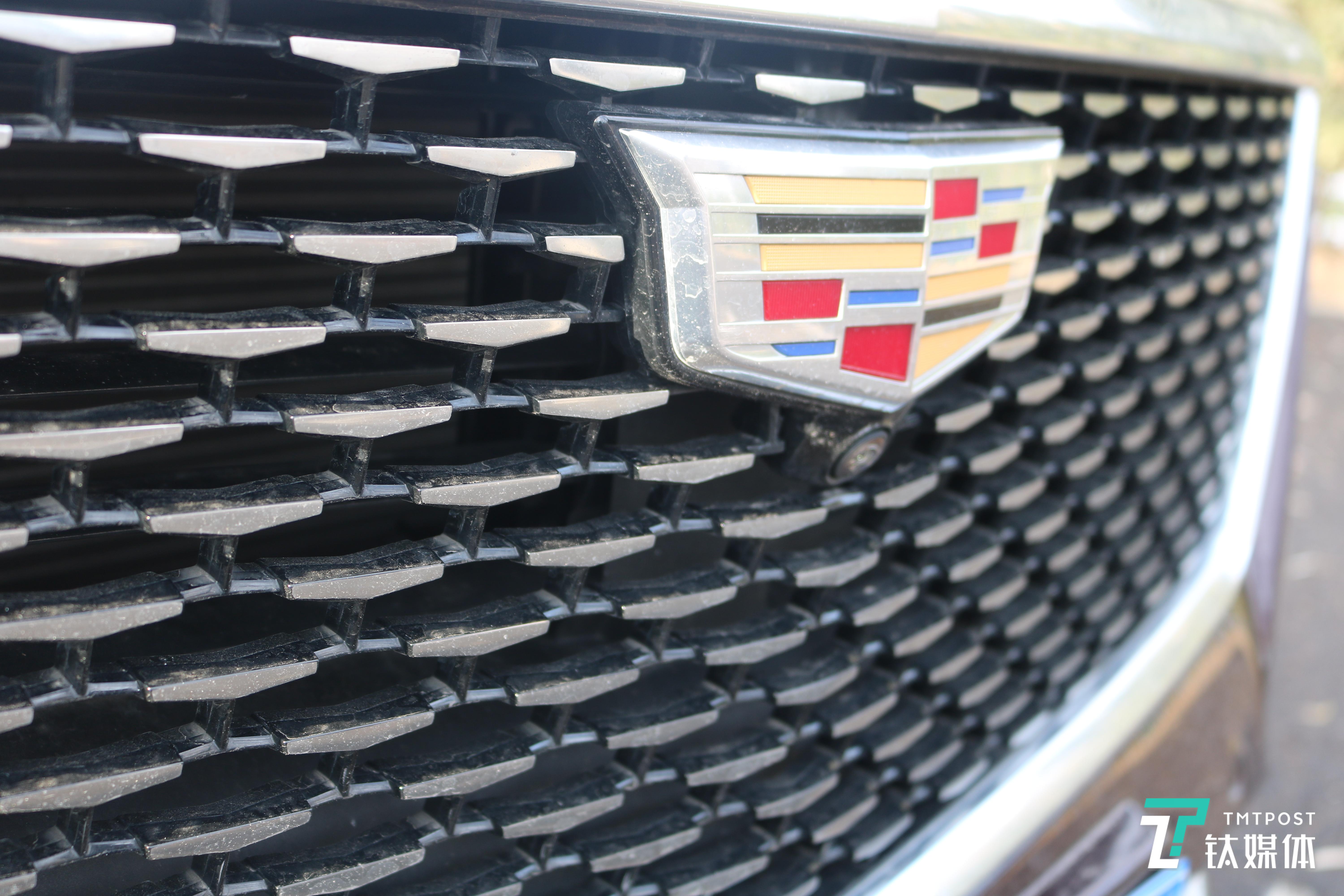 LOGO位置为毫米波雷达