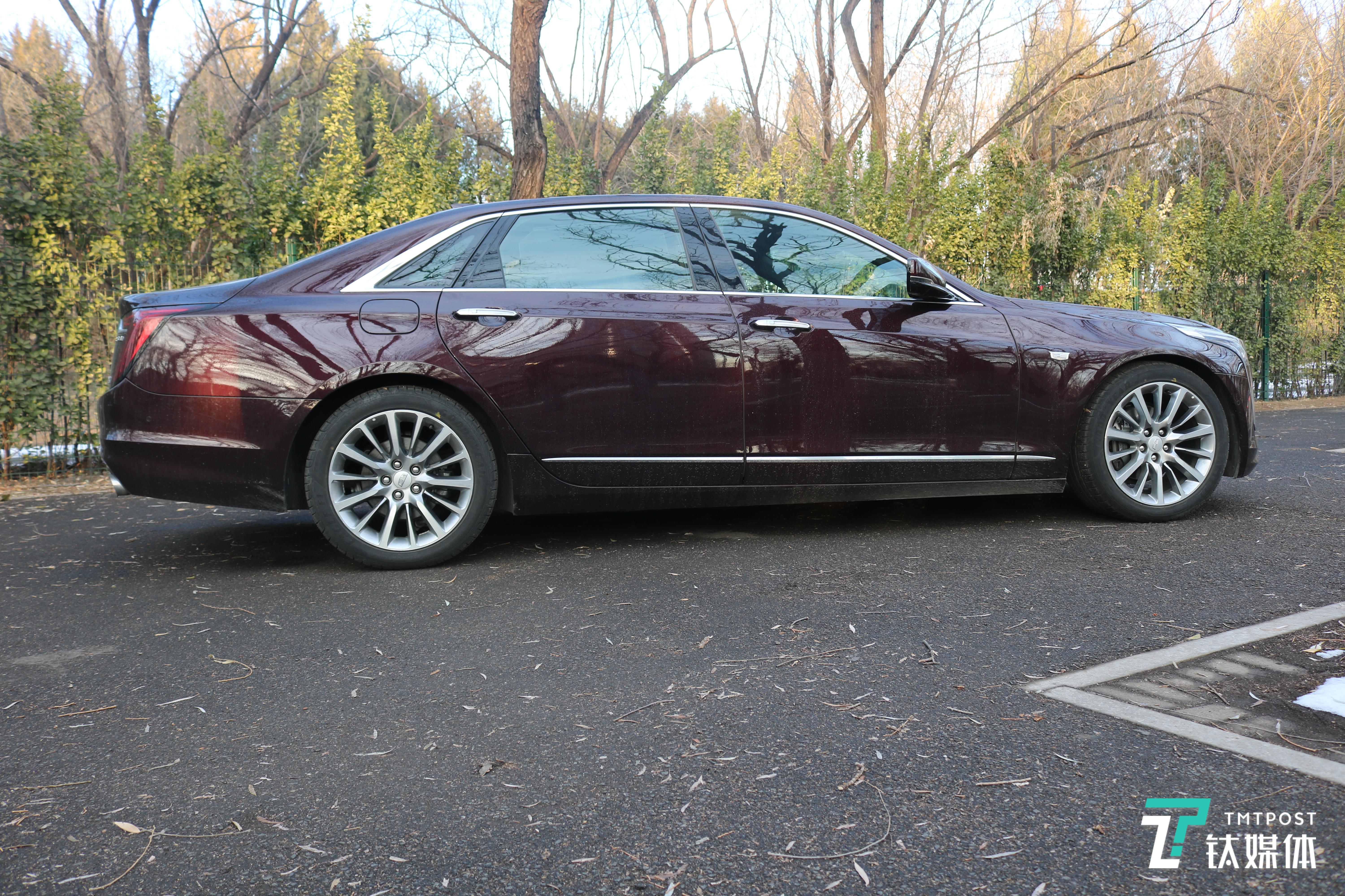 凯迪拉克CT6车长为5223mm,轴距为3109mm