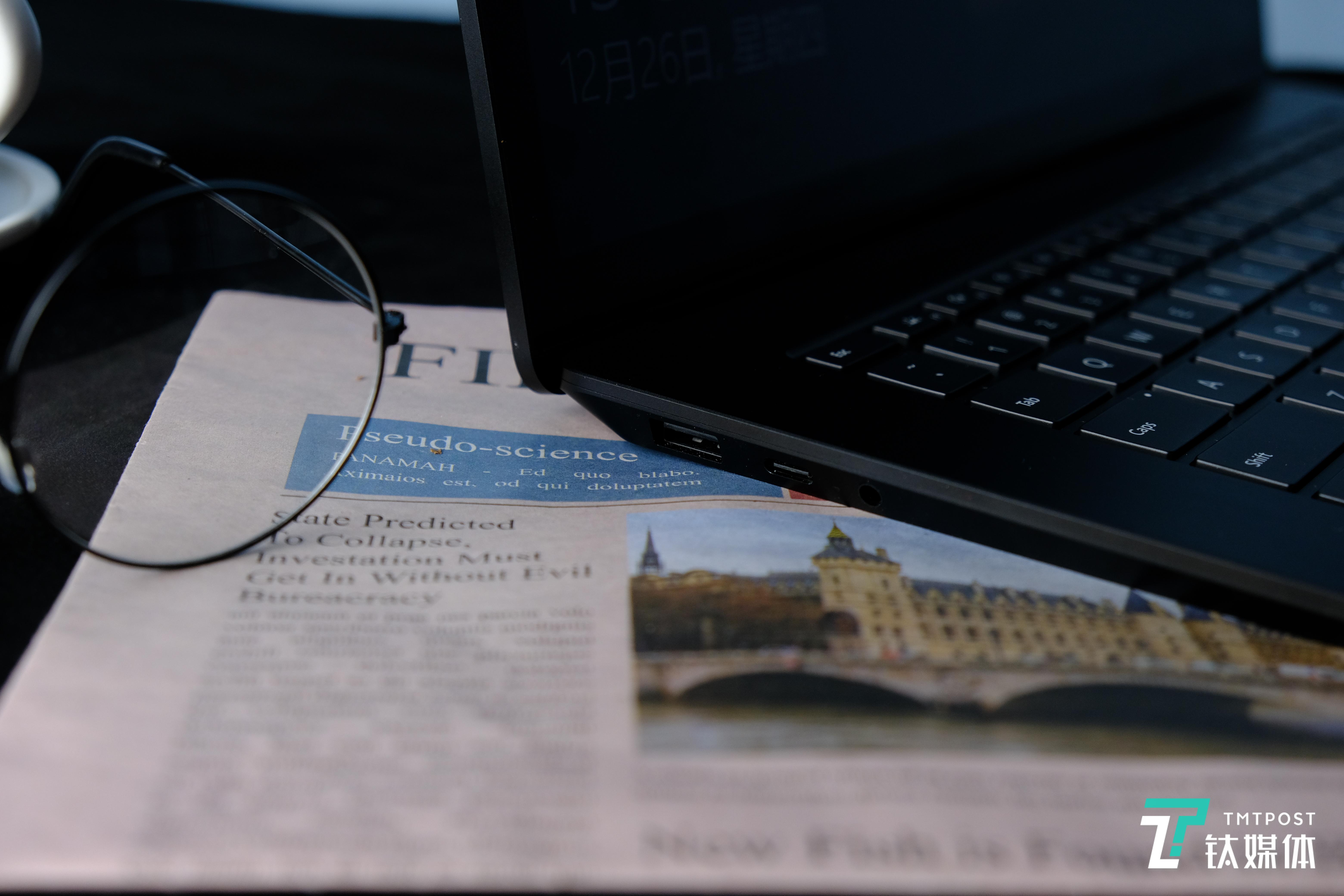 Surface Laptop3侧面接口