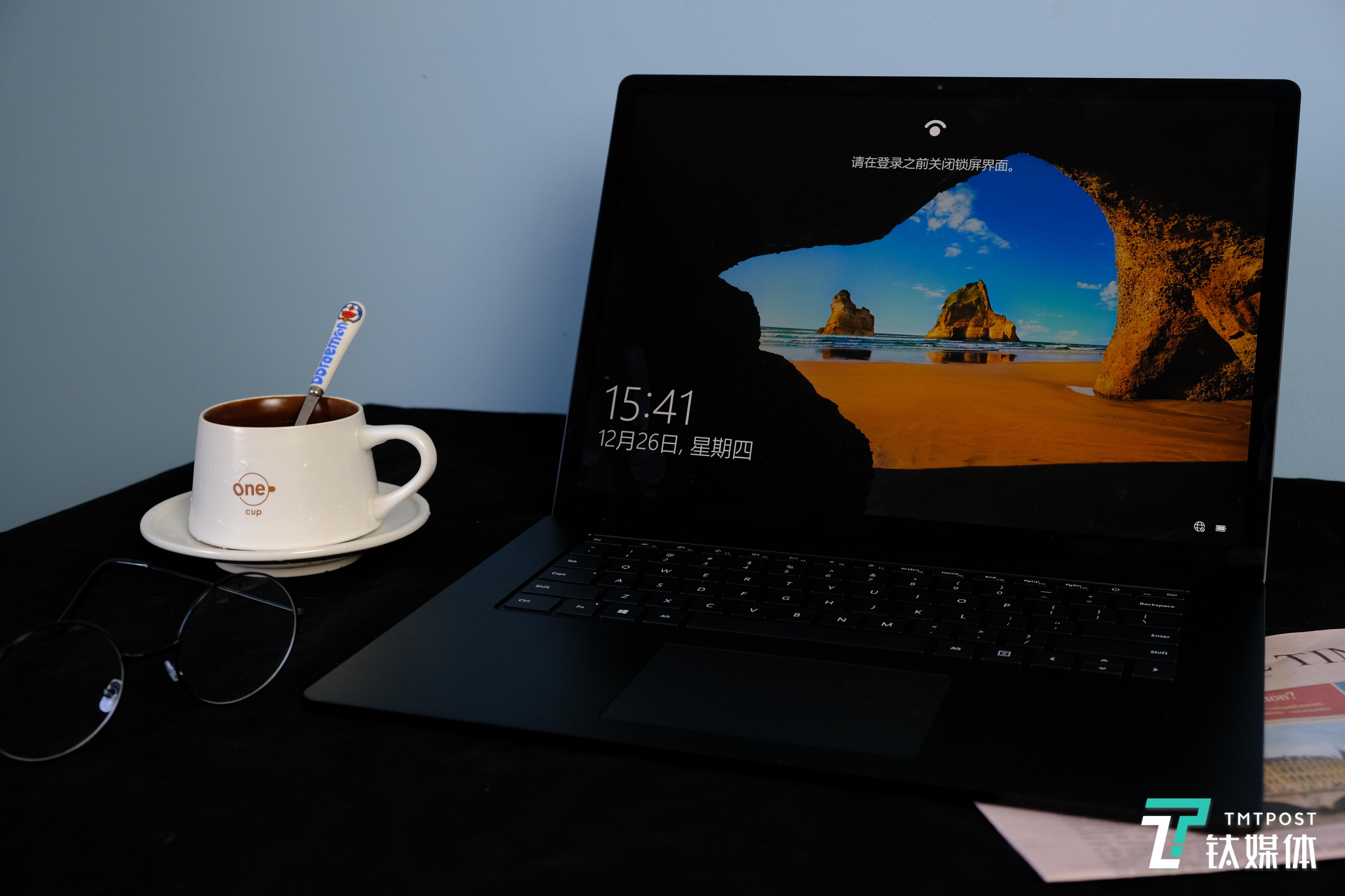 Surface Laptop 3正面图