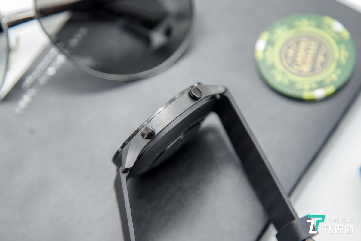 手表右侧双按键