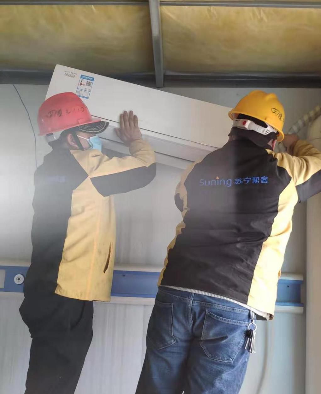 暂停的武汉城，快进的雷神山，他一天装了12台空调