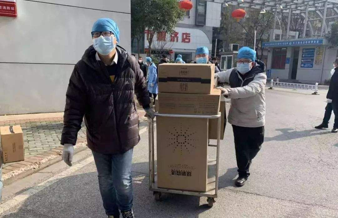 焦虑、恐惧之外的网络行者，凭一己之力护抗疫之路