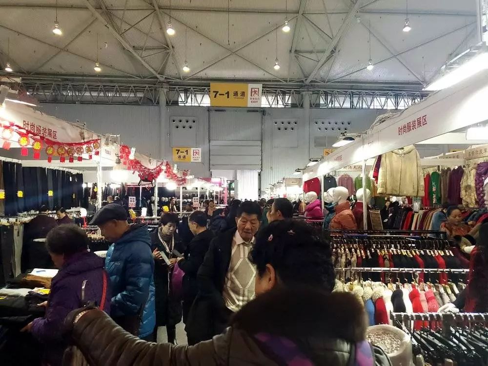 疫情之前，我们去年货展销会转了转
