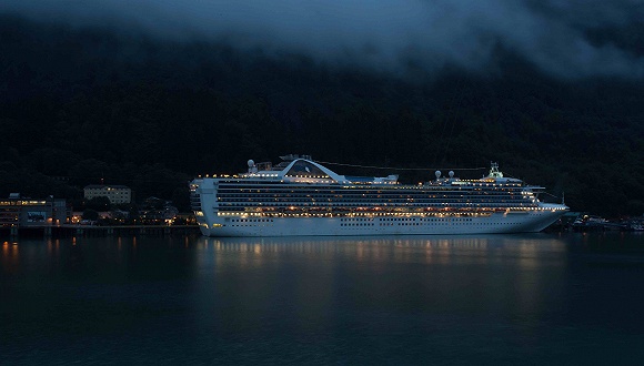 邮轮遭遇疫情风暴