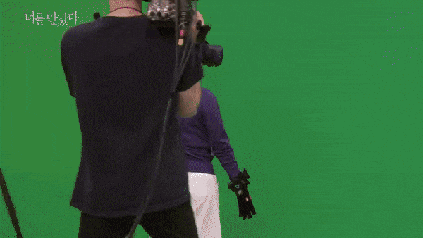 VR技术帮韩国妈妈与去世的女儿再相见，网友：堪比《黑镜》，人能瞬间崩溃