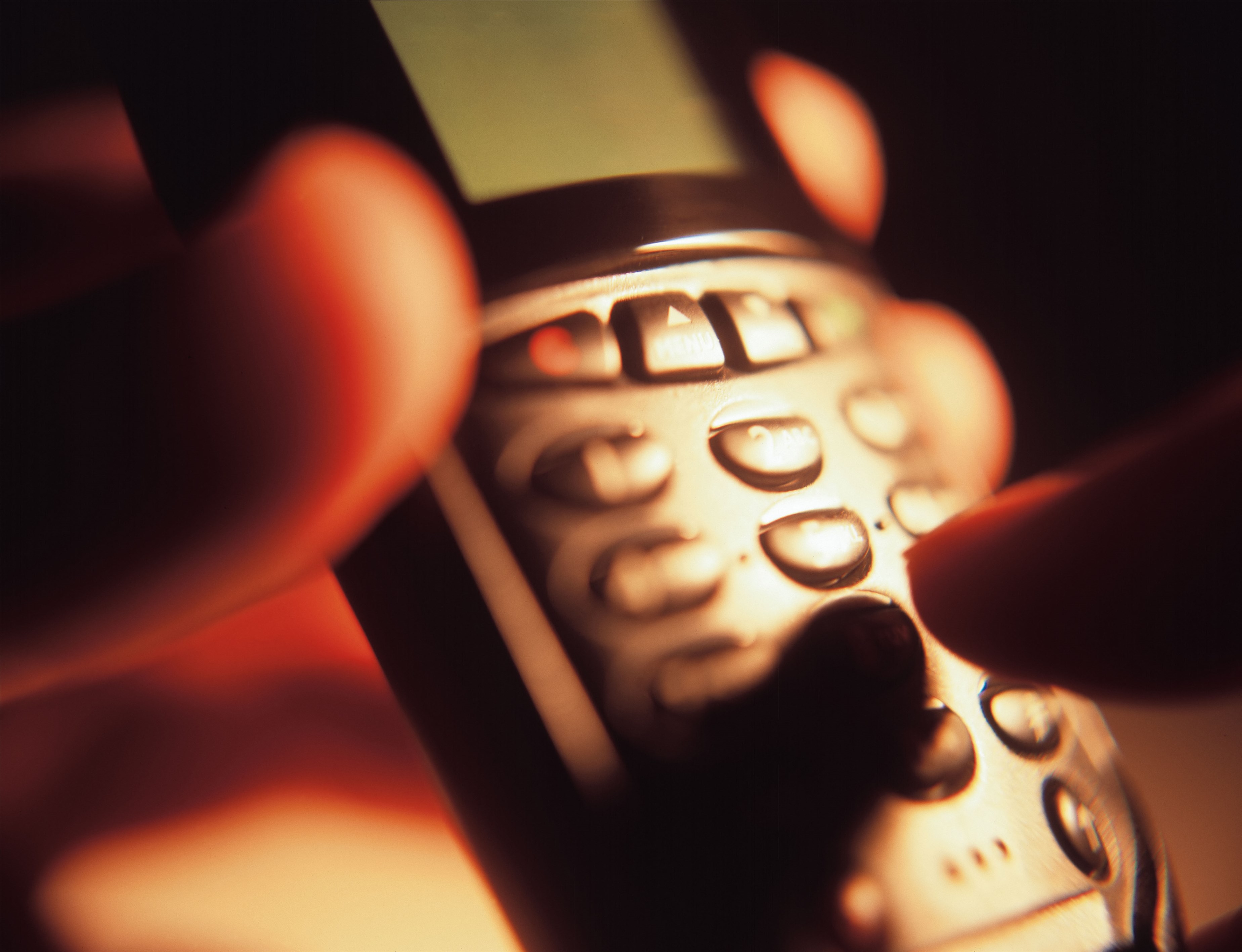 当年的手机厂商是怎么熬过非典疫情的？