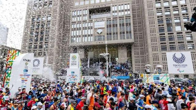 东京马拉松去年赛场跑步盛况