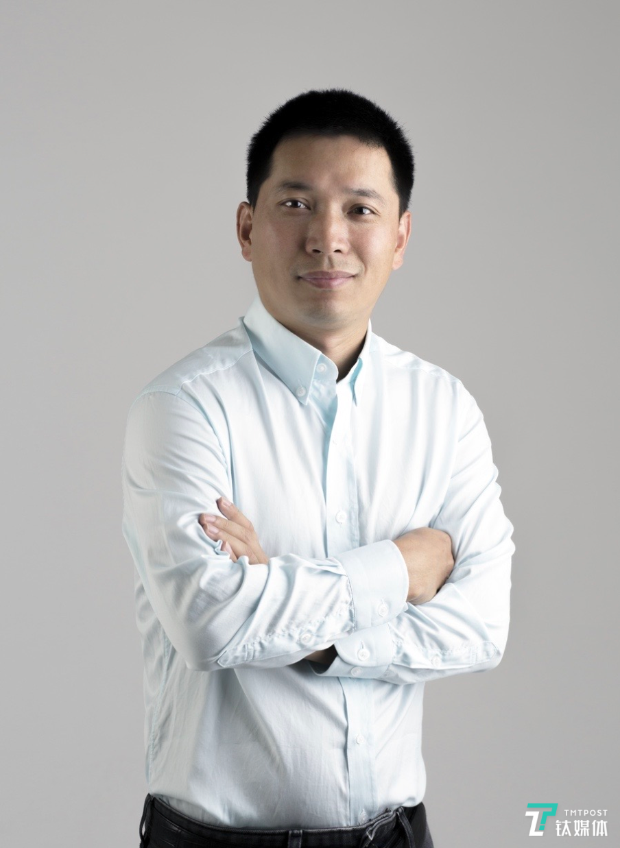 张利东于2013年加入字节跳动，担任字节跳动合伙人、高级副总裁，全面负责商业化相关业务。