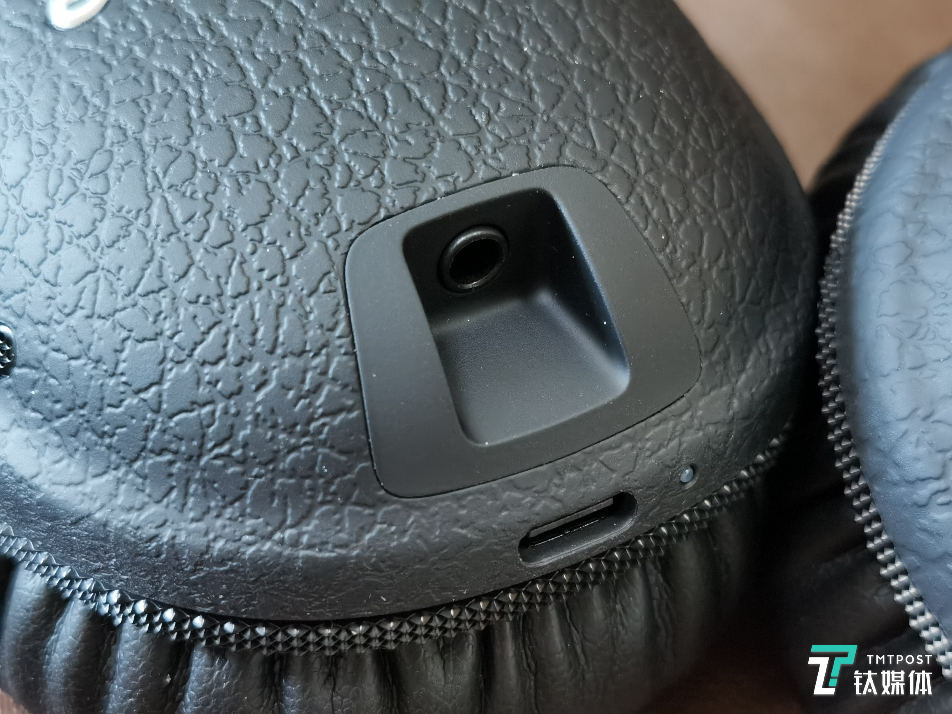 3.5mm耳机孔和type-c接口