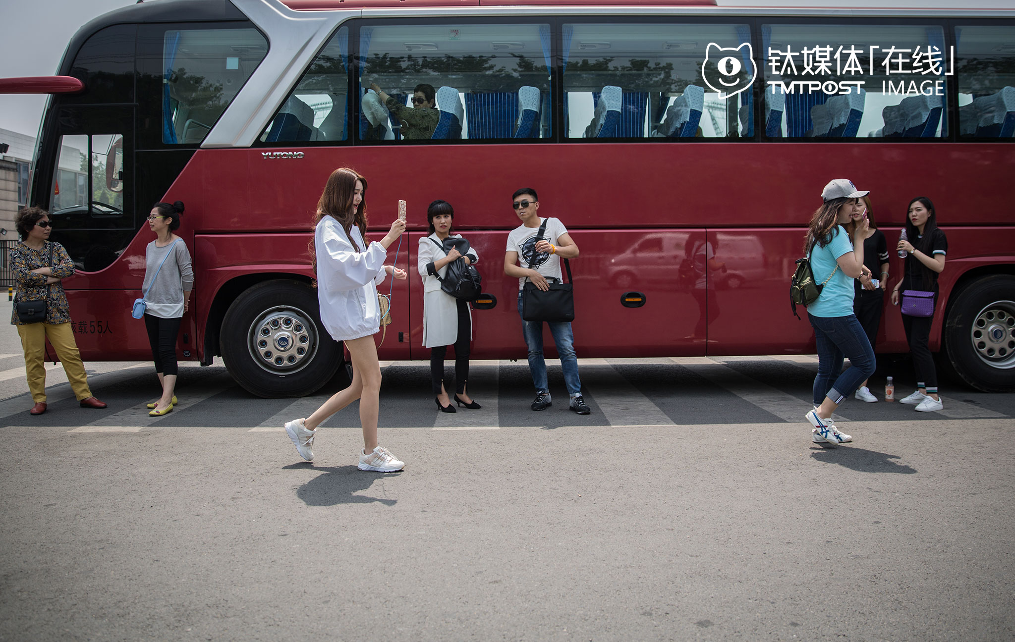 玩直播两个月，她觉得自己是在分享自己喜欢的东西，分享快乐，&ldquo;走到哪都有人陪着我一样，有人跟我聊天，连我逛街他们都会帮我挑衣服。