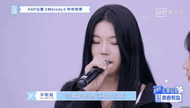 “淡黄的长裙”爆火，明星总是“梗”文化最大受益者