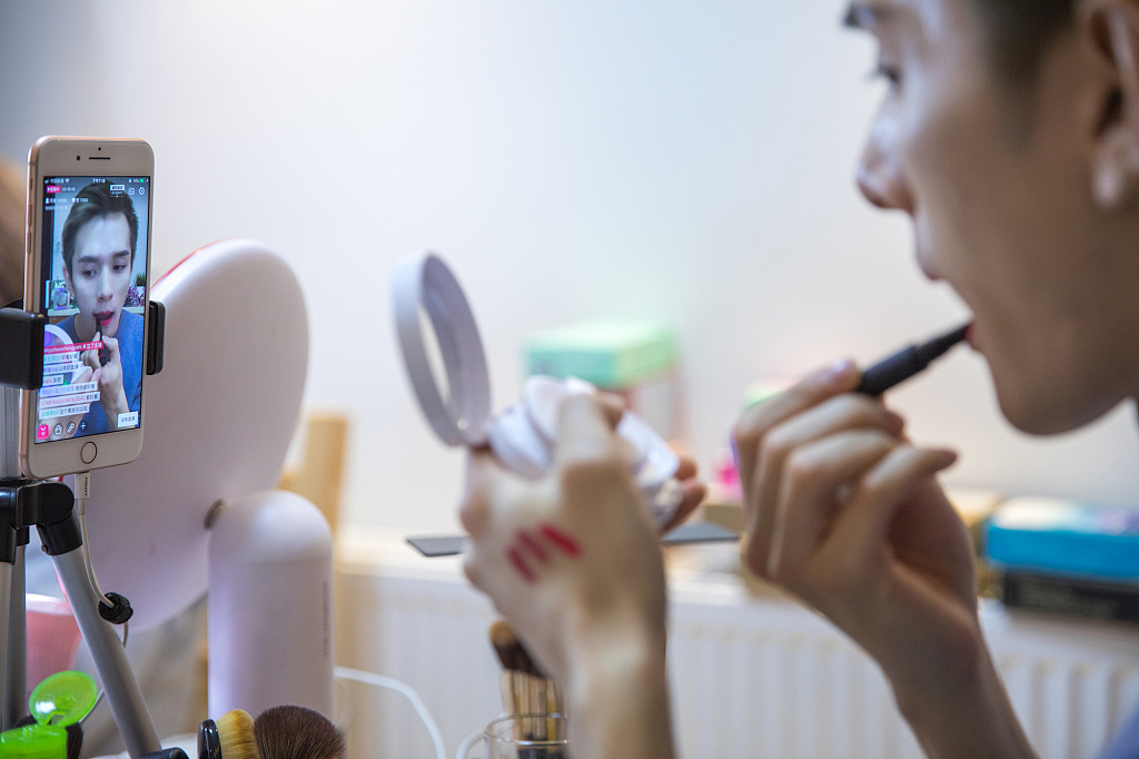 李佳琦、薇娅最成功的带货，是重上风口的MCN