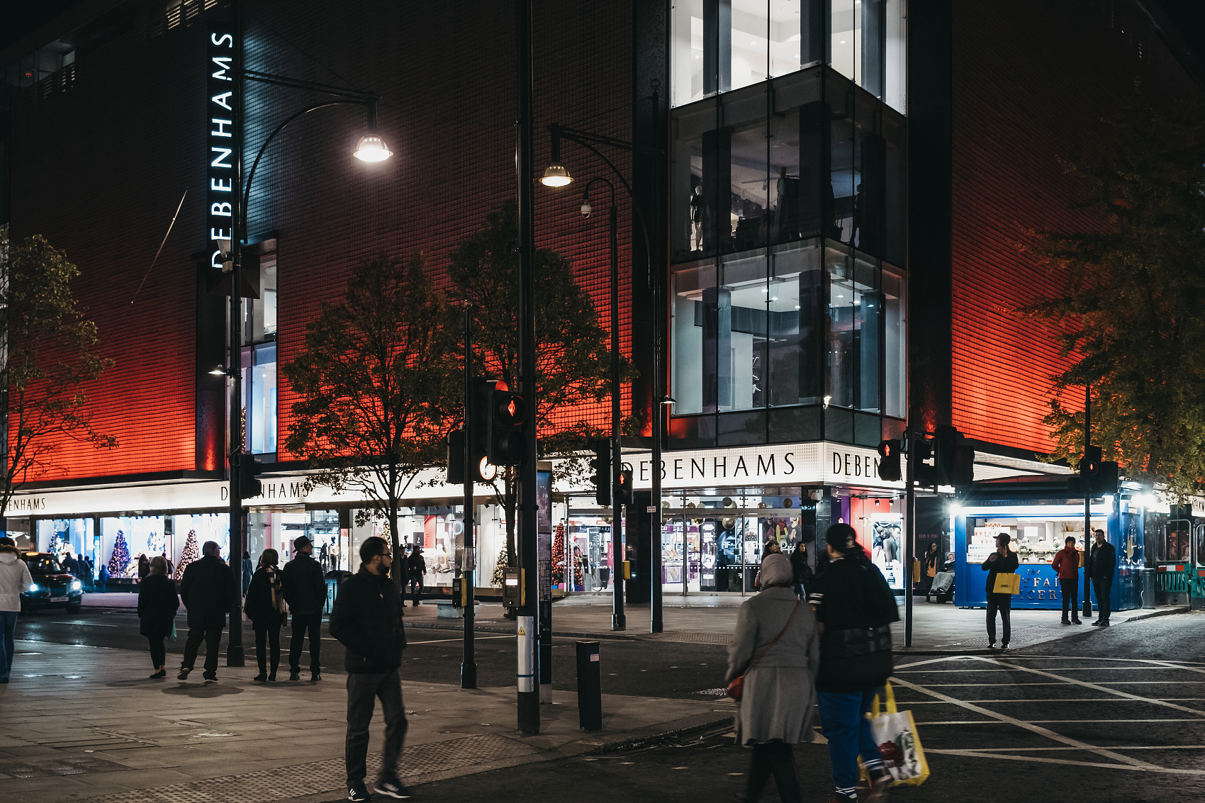 英国最大百货商店 Debenhams，还能过完242岁生日吗？