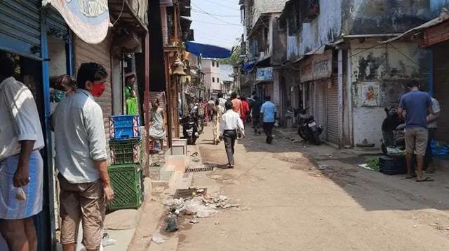 我在印度贫民窟看到的疫情百态：有人挨饿，有人追剧