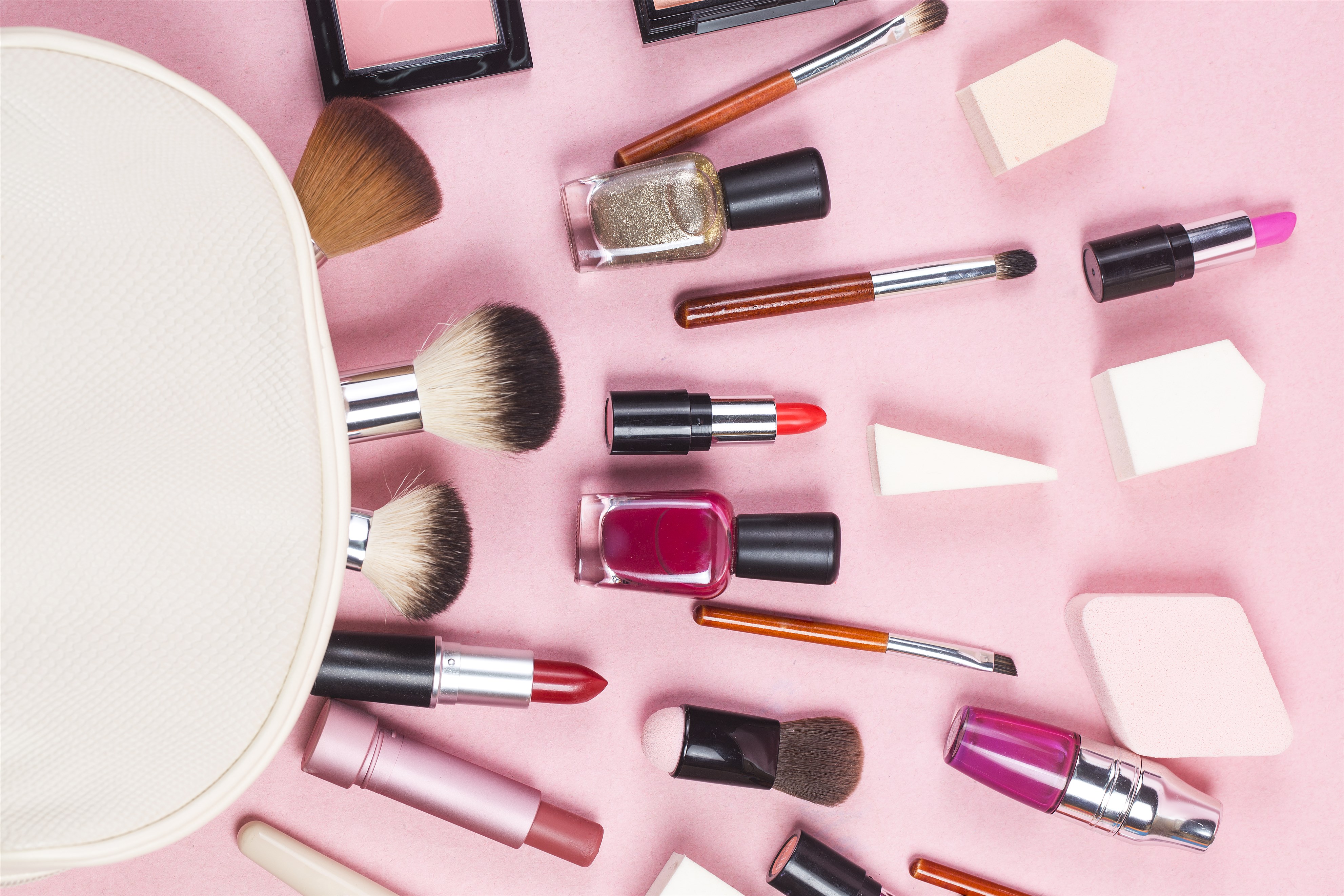 线上渠道成功突围，但后来者步步紧逼，珀莱雅还有增长空间吗？