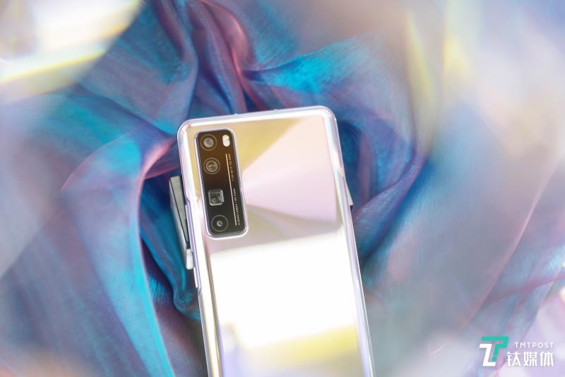 华为发布nova7系列手机：3200万前置双摄，还能自动眼部追焦丨钛快讯