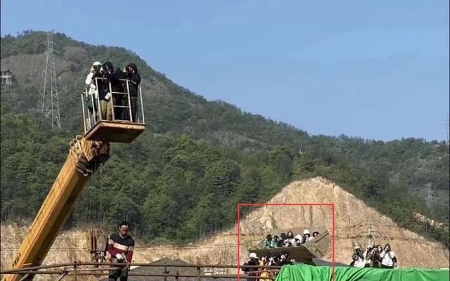 《皓衣行》剧组发声抵制「代拍」，疫情下的窥私生意反而愈演愈烈