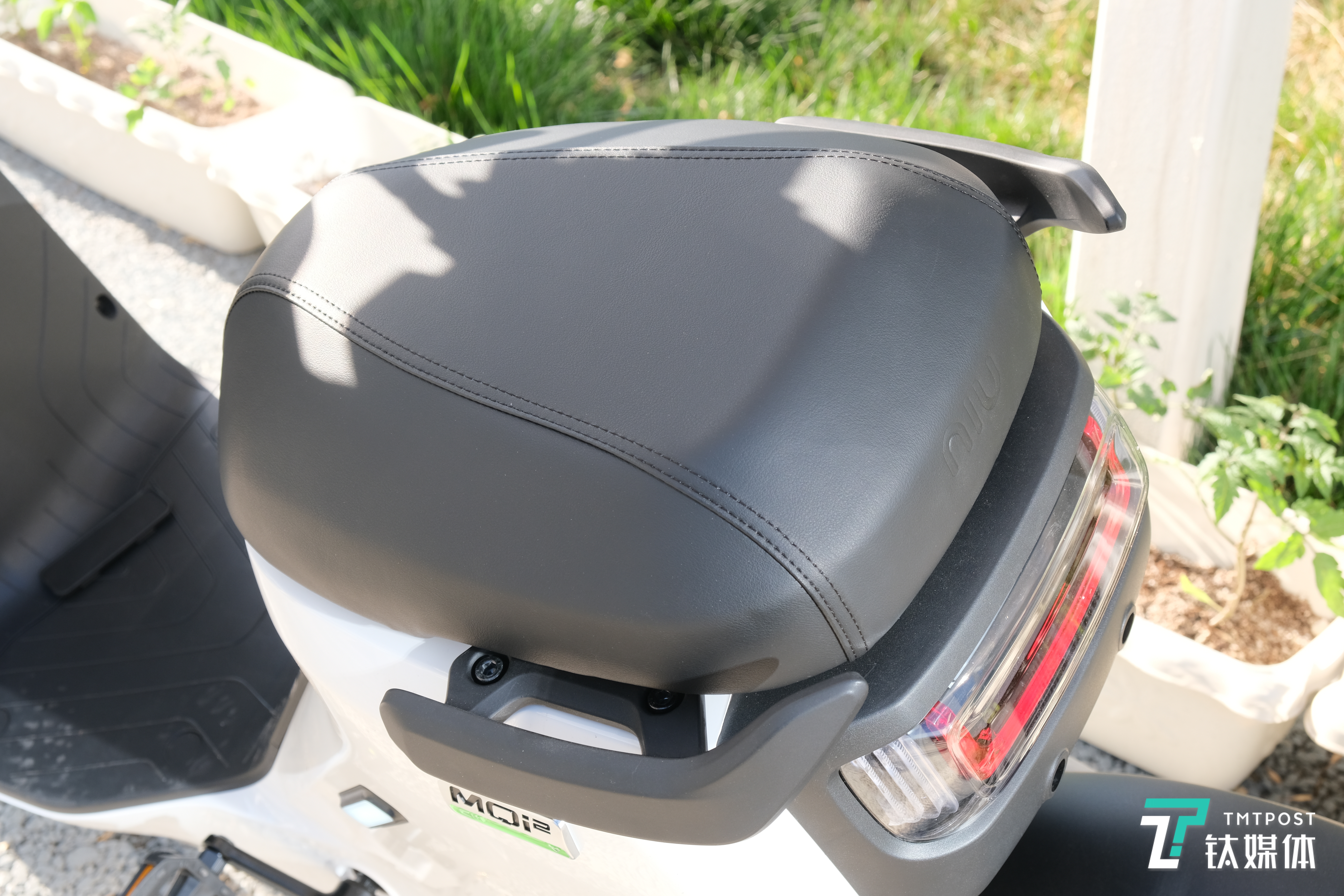 尾部设计，预留了拓展用的插孔