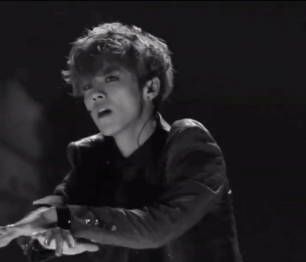 2013年MAMA，鹿晗舞台表演