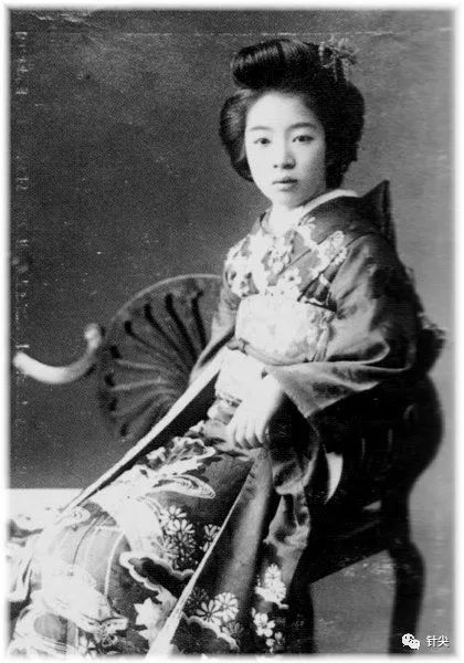 （年轻时的森茉莉）