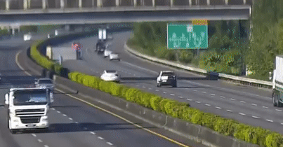 开启AutoPilot的特斯拉，又撞了