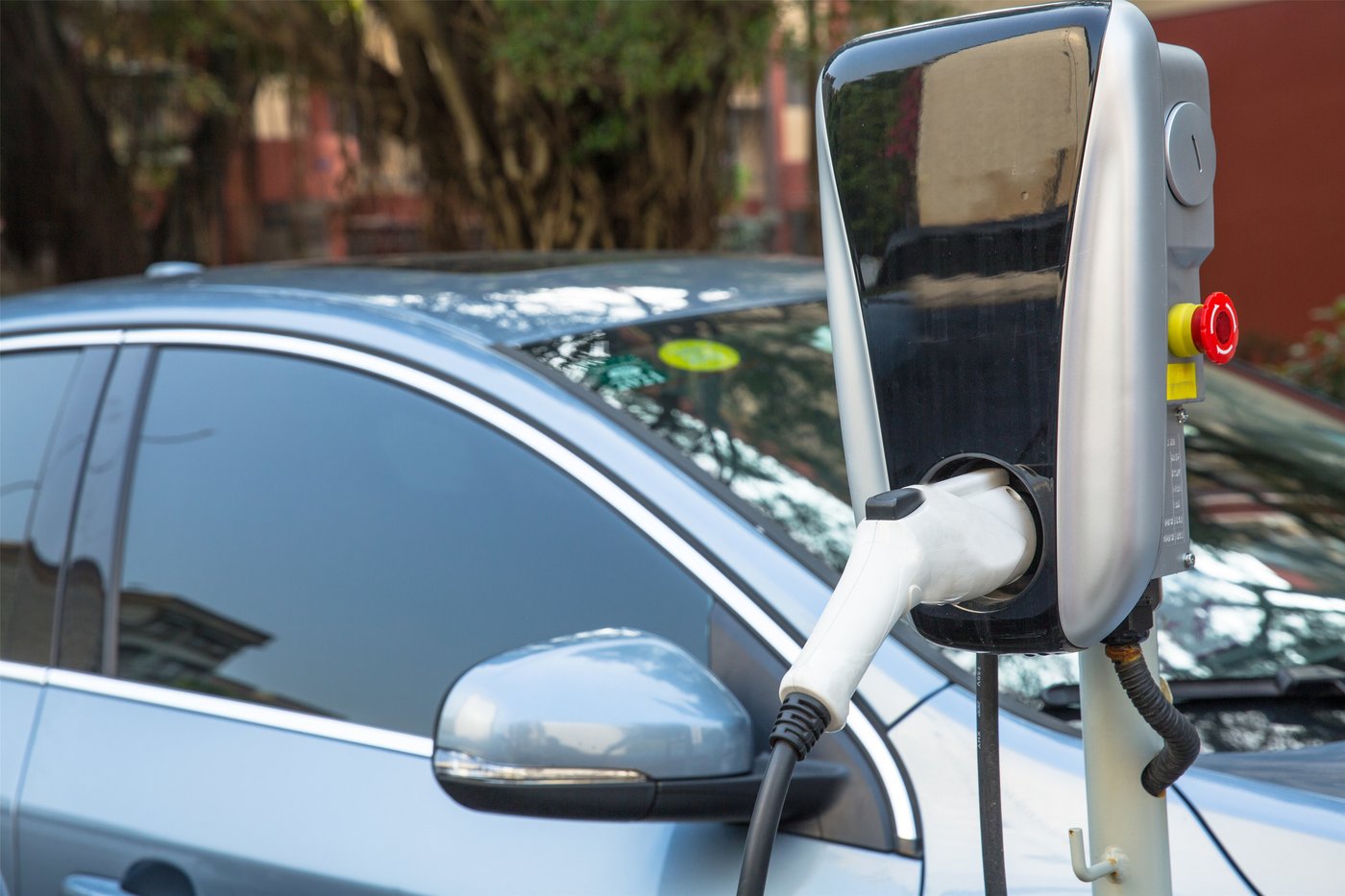 特斯拉铺桩加速，谁家欢喜谁家忧？