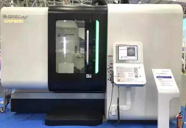 （2017年，格力展出GA-F500五轴联动数控加工中心）