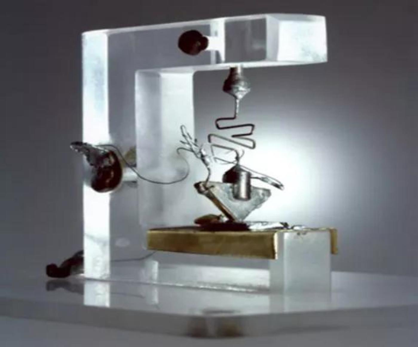 芯片破壁者:从电子管到晶体管"奇迹"寻踪