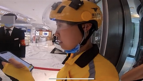 禁止外卖人员入内引争议，商场应当平衡自主经营权和社会利益