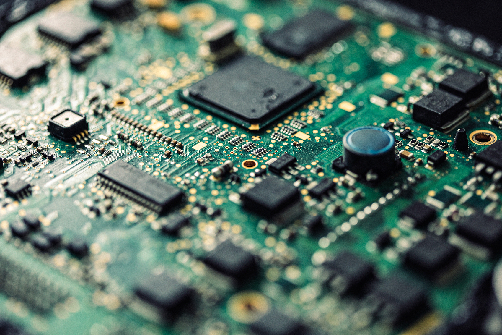 中芯国际上市，是泥菩萨还是金菩萨？