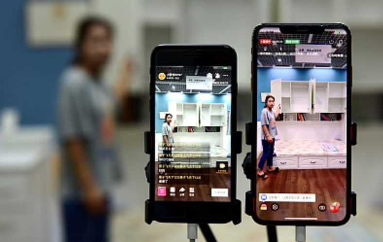 看了一个月直播带货，我们发现了李佳琦、薇娅、罗永浩、辛巴的选品规律