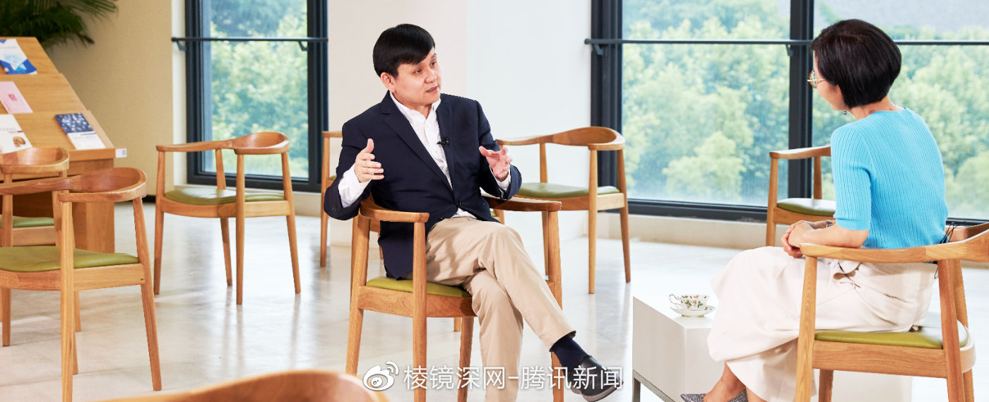 与“顶流”张文宏一起奔跑的8小时