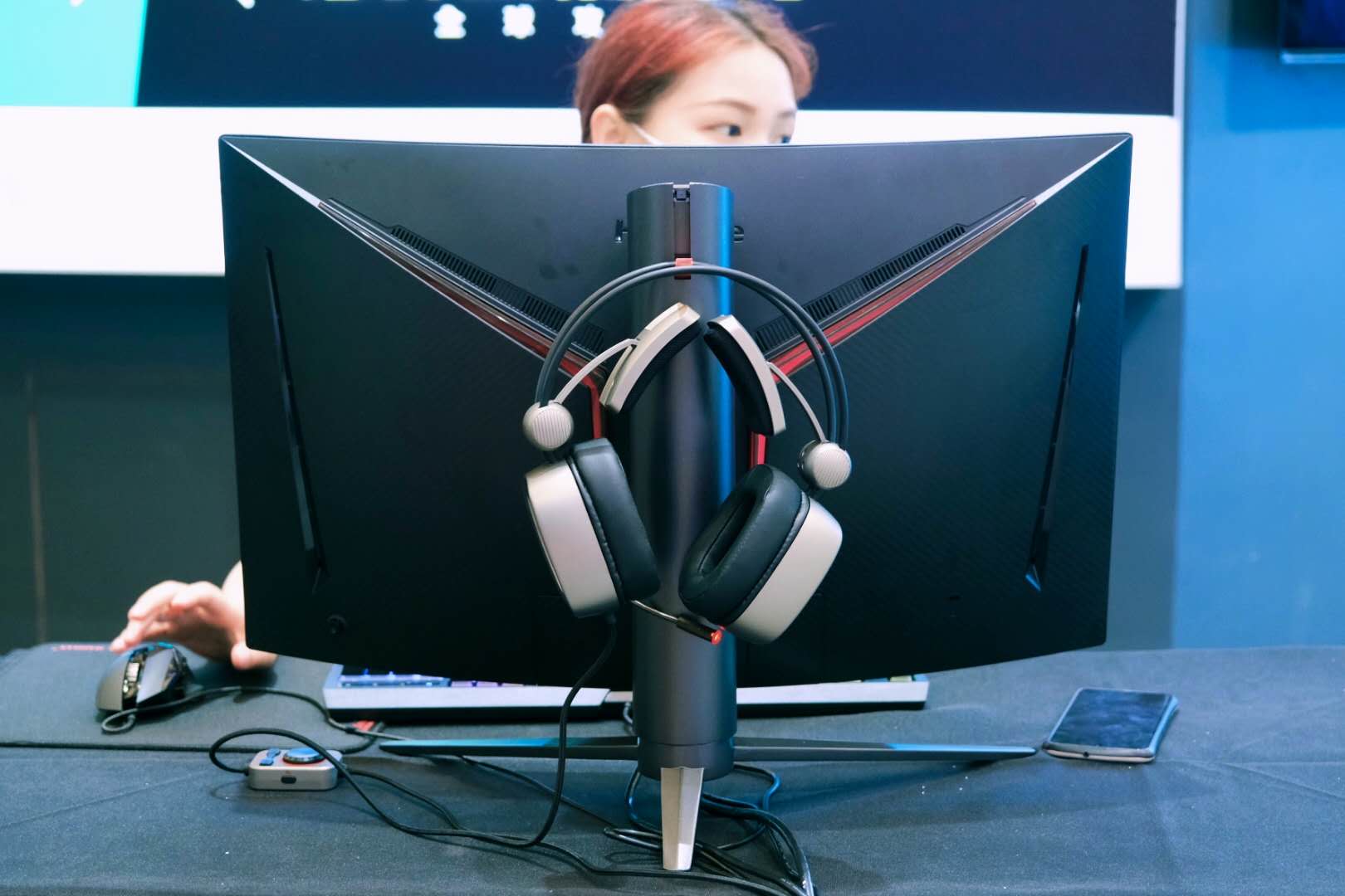 海信电竞显示器首次亮相，未来持续扩张显示产品线 | 钛快讯