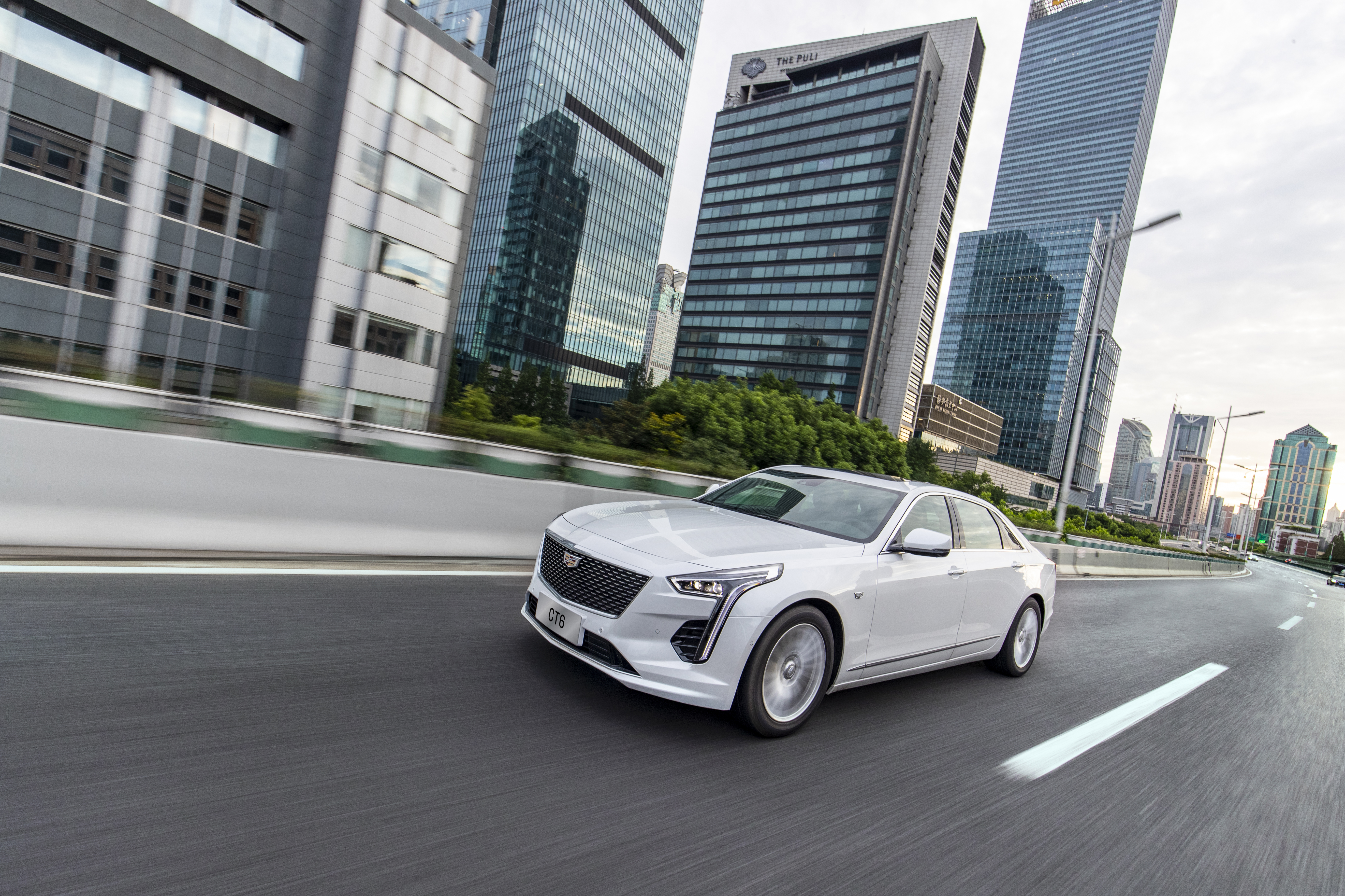 信任放手，体验凯迪拉克CT6超级智能驾驶系统