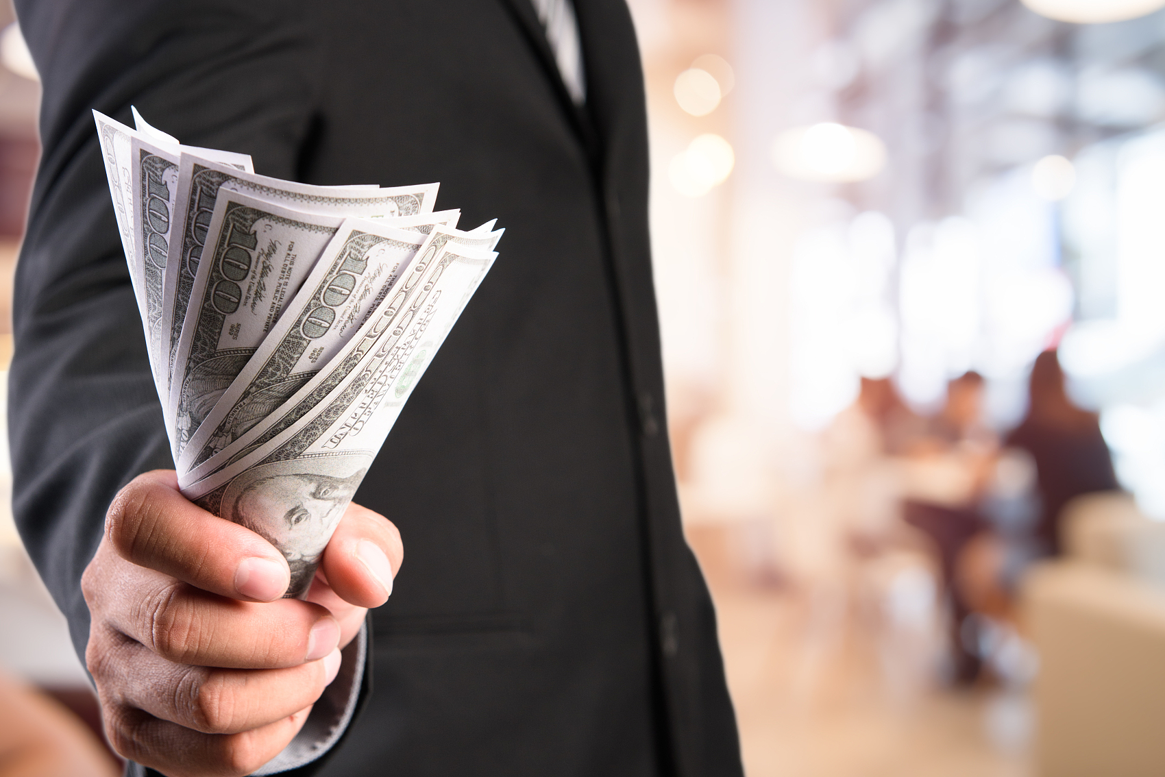 “忽悠式重组”再现：实控人套现2.33亿元