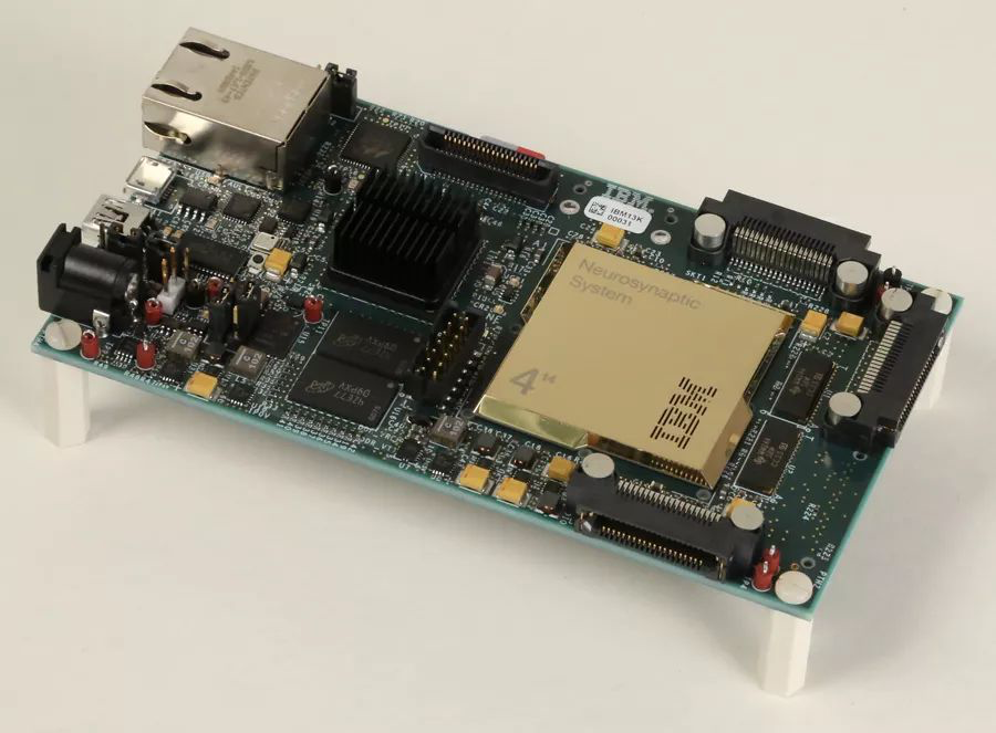 开头颅插芯片,让马斯克疯狂的脑机接口究竟是什么?