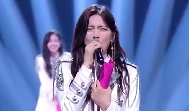 （火箭少女101毕业典礼上 杨超越&ldquo;哭&rdquo;了）