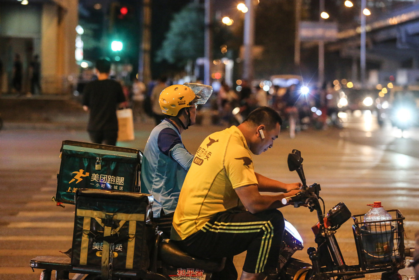 美团验证了马斯克的“矩阵模拟”预言？