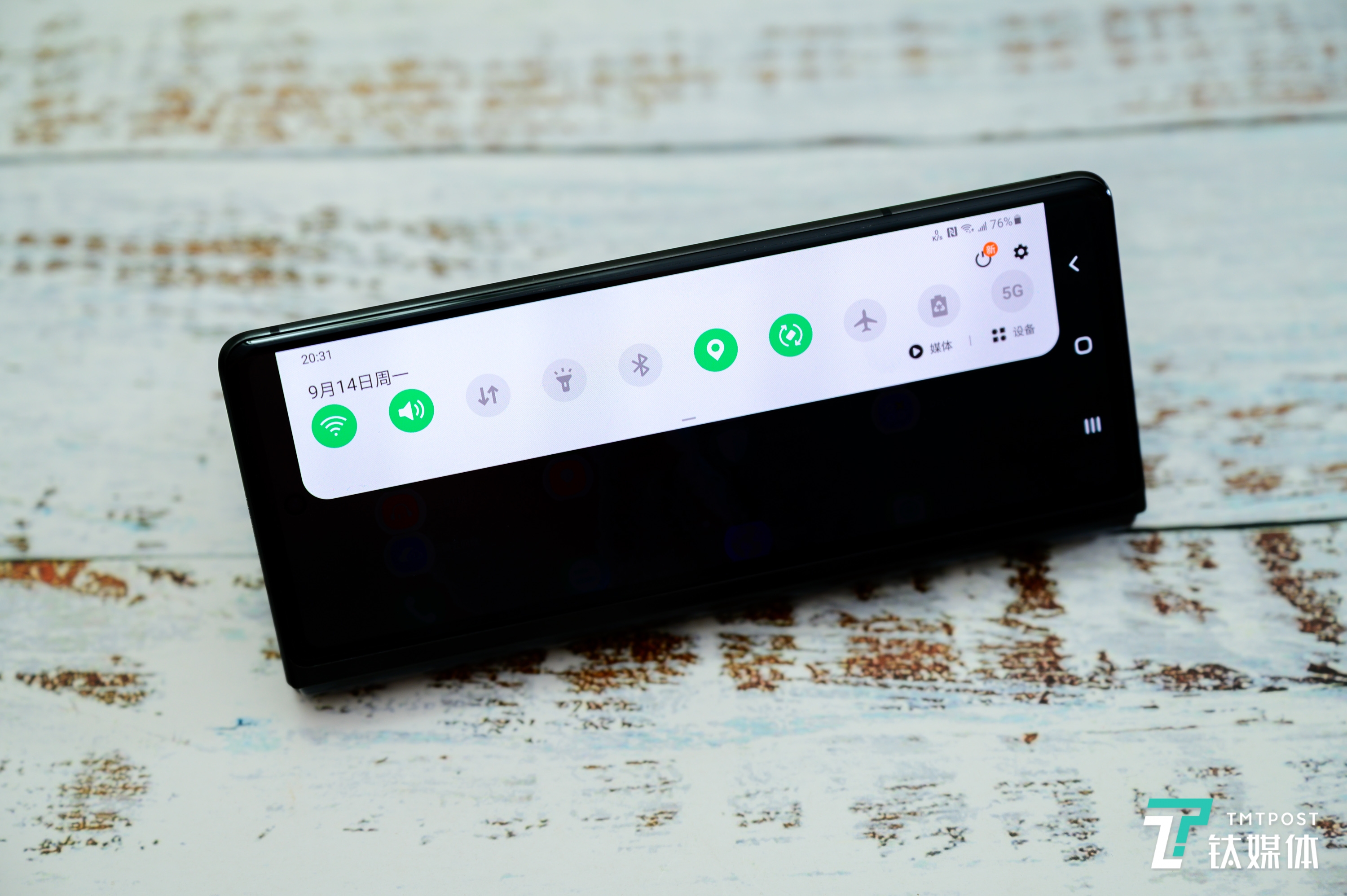 副屏横向状态下，也对下拉栏进行了优化