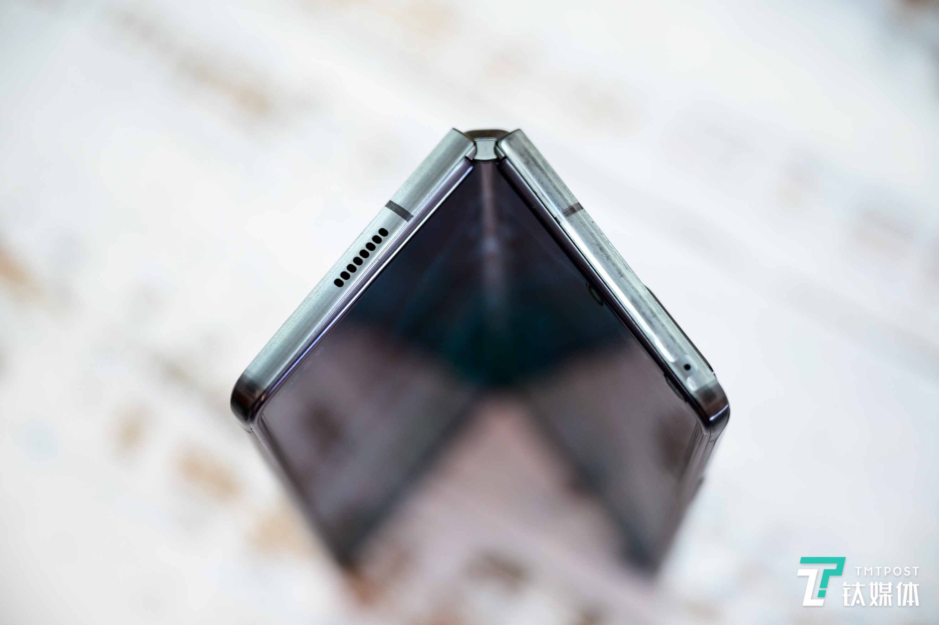 全新设计的铰链结构