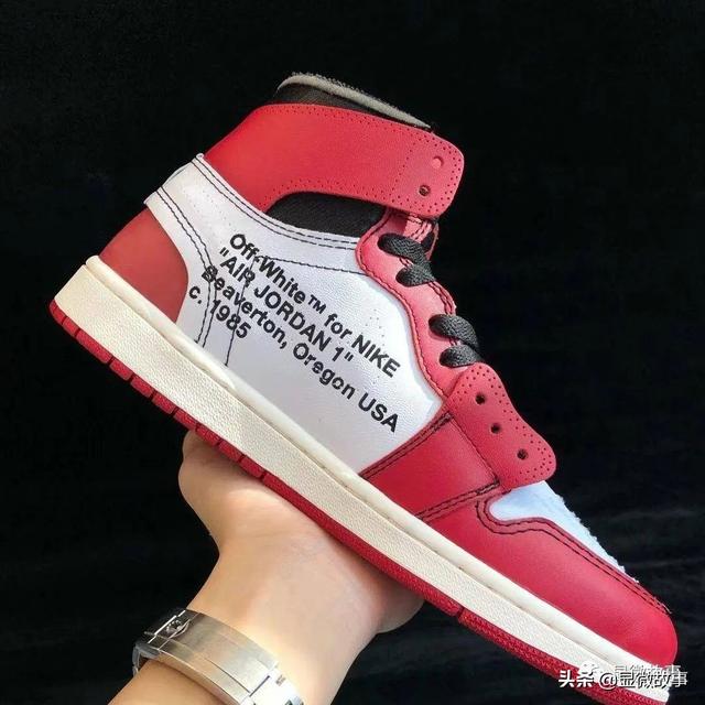 （图 | 我收过最贵的一双鞋是Off White和NIKE联名的AJ1芝加哥红这款，3万多块）